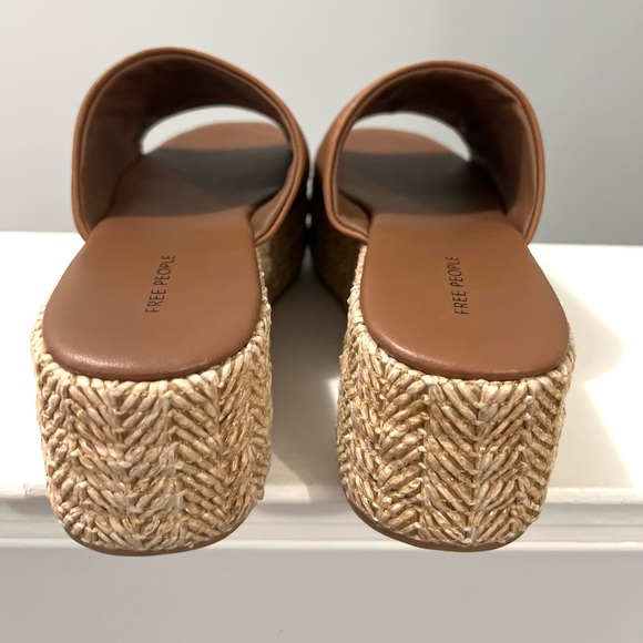 🌻🆕FREE PEOPLE Harbor Raffia Flatform Sandals-Tan Color-Size 8 & 9 - Picture 16 of 17